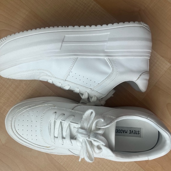 Steve Madden Women’s Cruiser Sneakers White Leather Size 10 - Picture 1 of 3